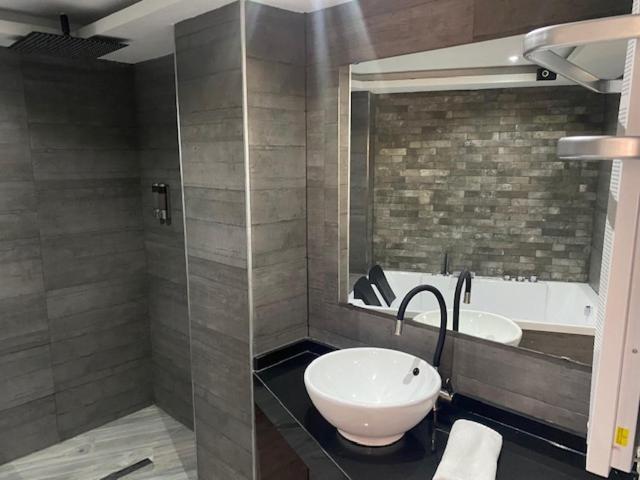 Apartamentos Las 7 Esencias Linares  Luaran gambar